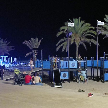 Playa de Gandia Mare De Deu, Vivienda Vacacional Para Familias Y Mayores De 25 Anos En El Grao De Gandia-Playa מראה חיצוני תמונה