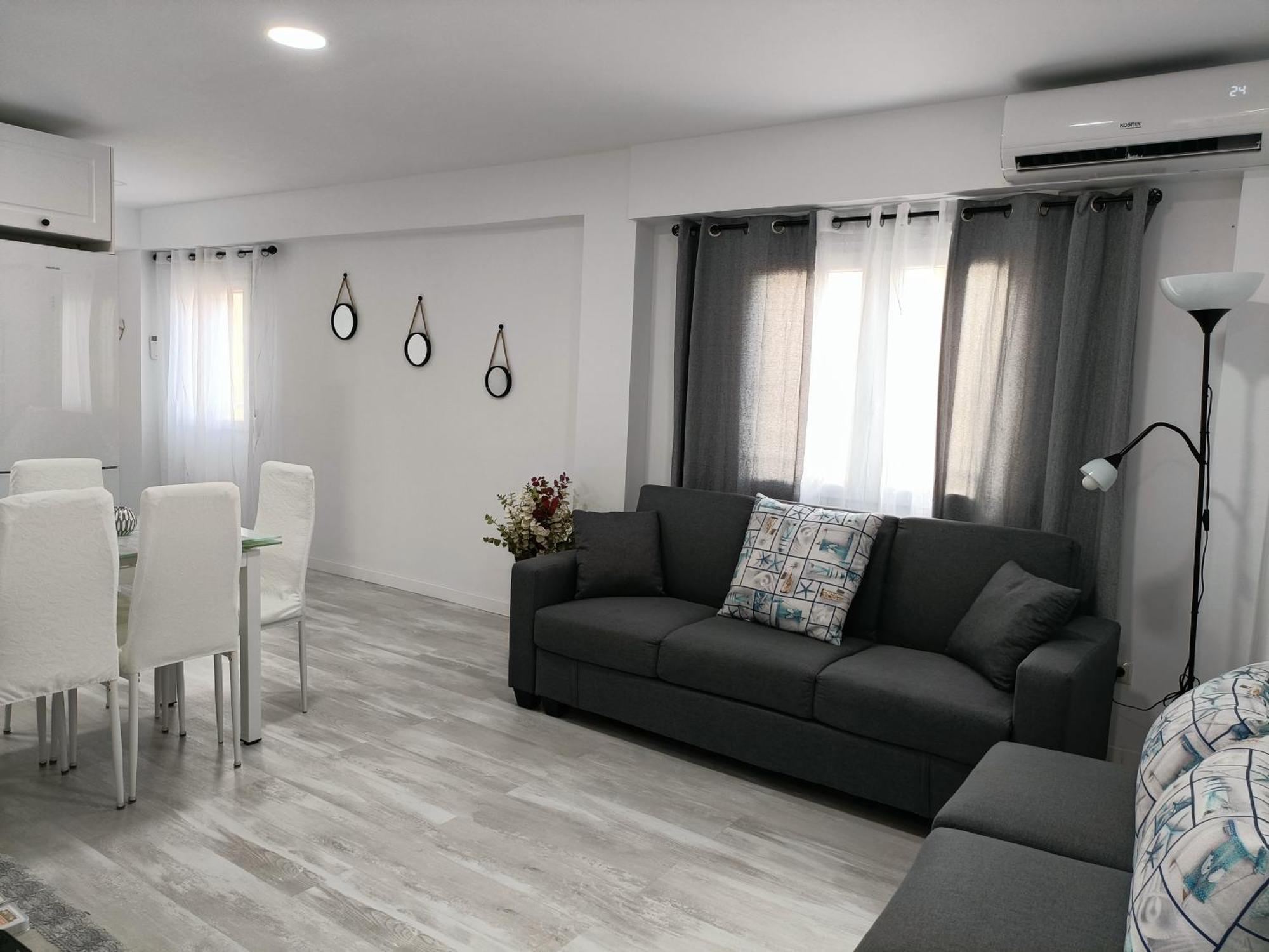 Playa de Gandia Mare De Deu, Vivienda Vacacional Para Familias Y Mayores De 25 Anos En El Grao De Gandia-Playa מראה חיצוני תמונה